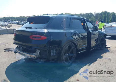 2021 Bentley Bentayga V8 z USA, uszkodzony, nr VIN SJAAM2ZV2MC033879